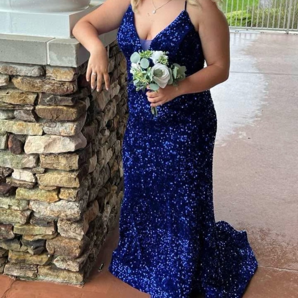 Elegant Blue Sequin Evening Gown